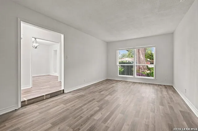 502 Moorside Dr — Photo 5