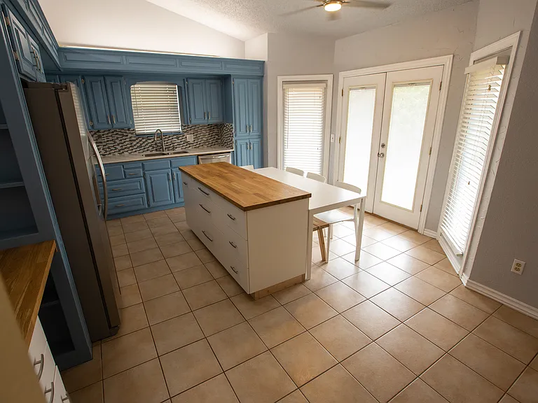 2208 NE 10th St — Photo 21