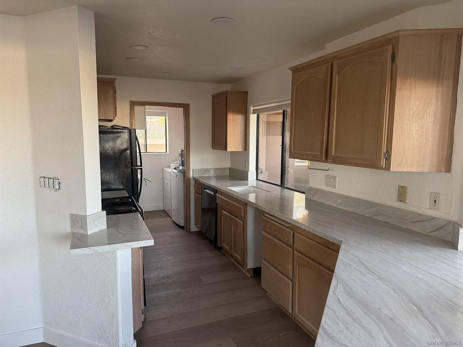 3 bed, 2.0 bath, 1450 sqft, $5,300 — Photo 1
