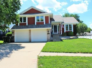 4523 Hawthorne Dr, Sioux City, IA 51106