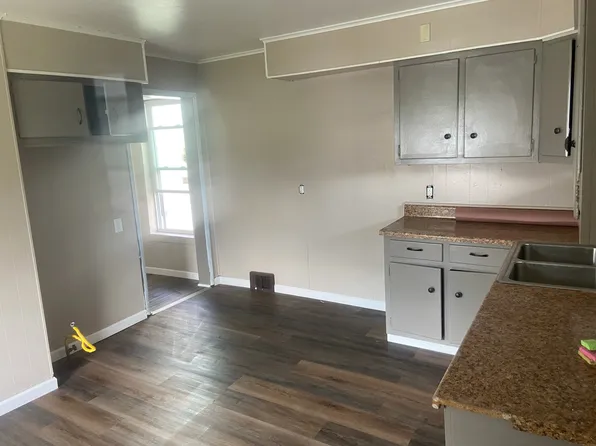 471 7th St, Donora, PA 15033