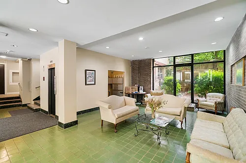 Clinton Court Photo 1