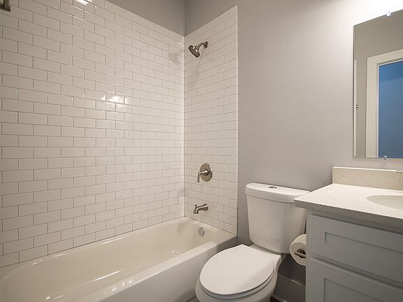4th image of 1044 W 18th St #3R