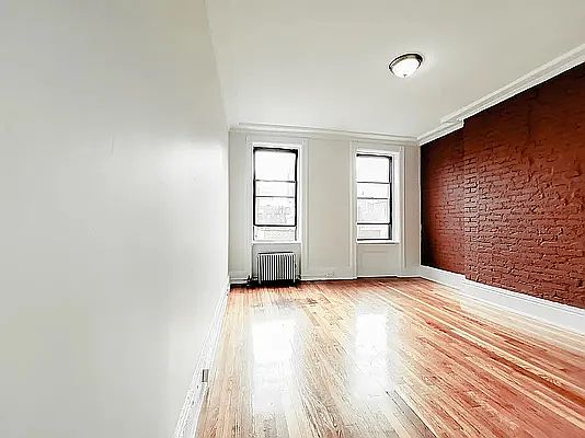2nd image of 405 W 49th St APT 5W