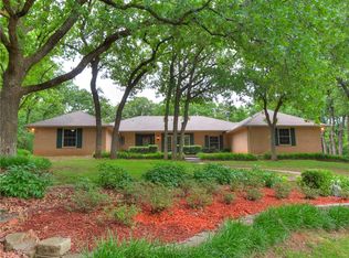 2221 Hummingbird Ln, Edmond, OK 73034