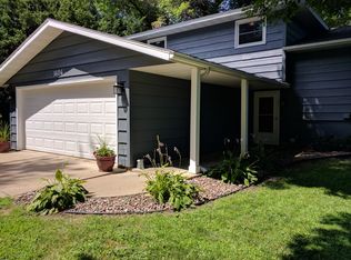 1404 Skyline Dr SW, Rochester, MN 55902