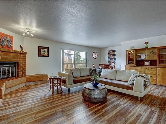 2nd image of 708 Lagoon Dr #D