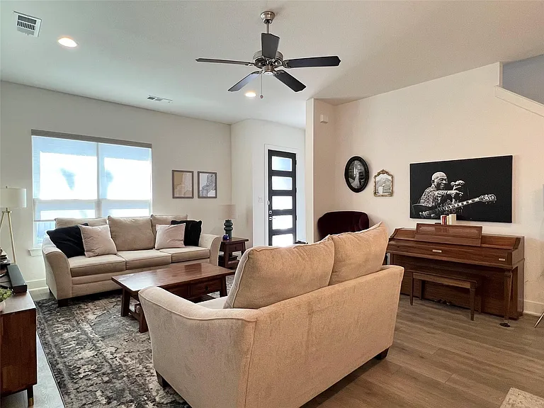 2823 Stanley Ave — Photo 10