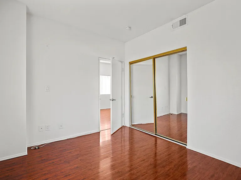 111 S Croft Ave — Photo 35