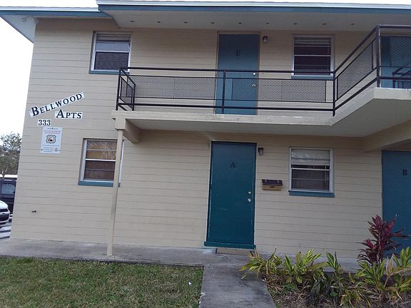 Nice , quiet location, freshly painted 
Close by the airport, beach, bus stop and shopping centers