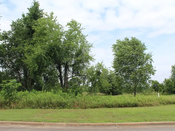 187 Stonegate Dr, Albany, GA 31721