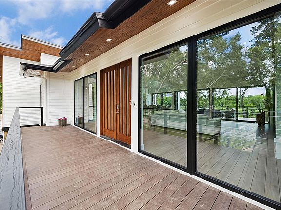 5th image of 407 Brook Hollow Dr