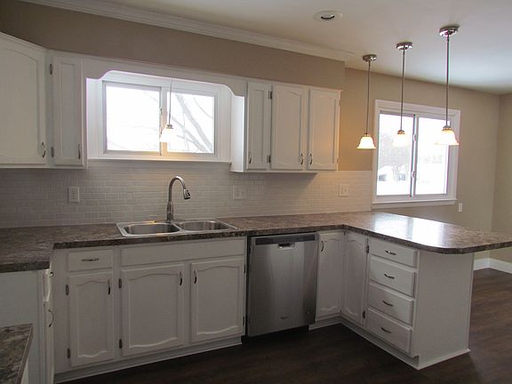 4th image of 6365 Mahoning Ave
