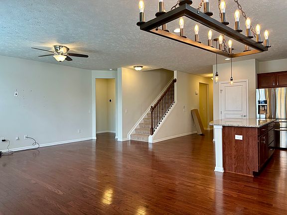 3rd image of 522 Heritage Woods Dr