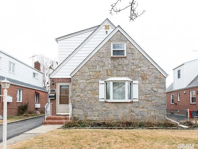 1st image of 223 Brown St