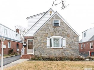 223 Brown St, Mineola, NY 11501