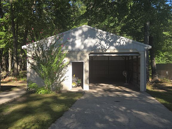3rd image of 2840 Pillon Rd