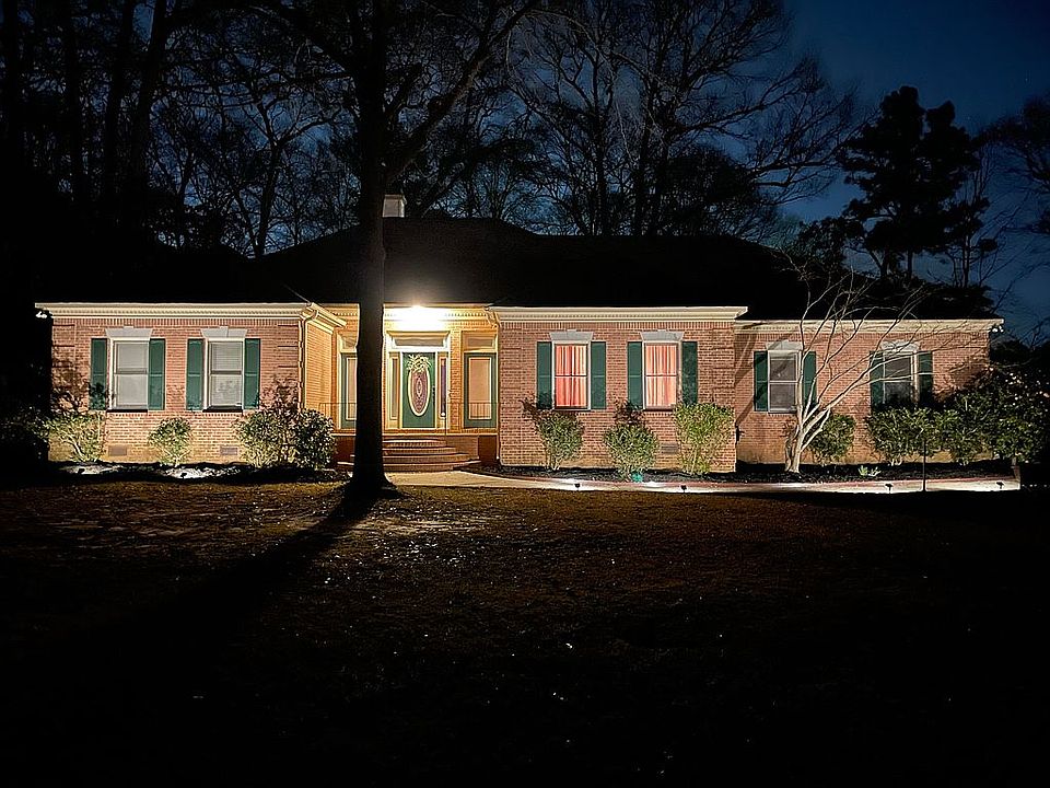 2nd image of 104 Crown Ct