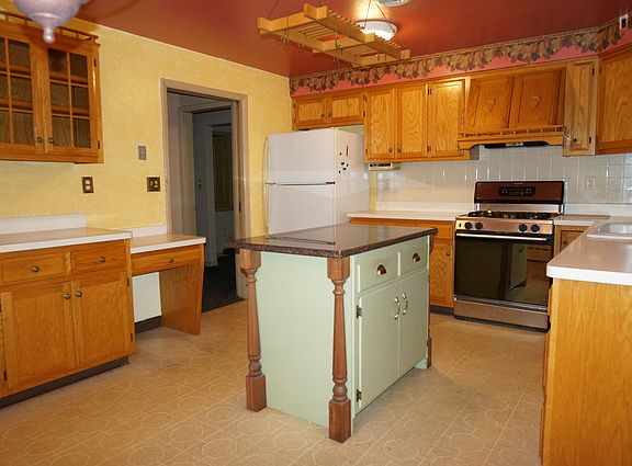 4th image of 1701 N Hickory St