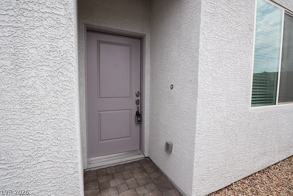 3 bed, 3.5 bath, 1888 sqft, $2,300 — Photo 2