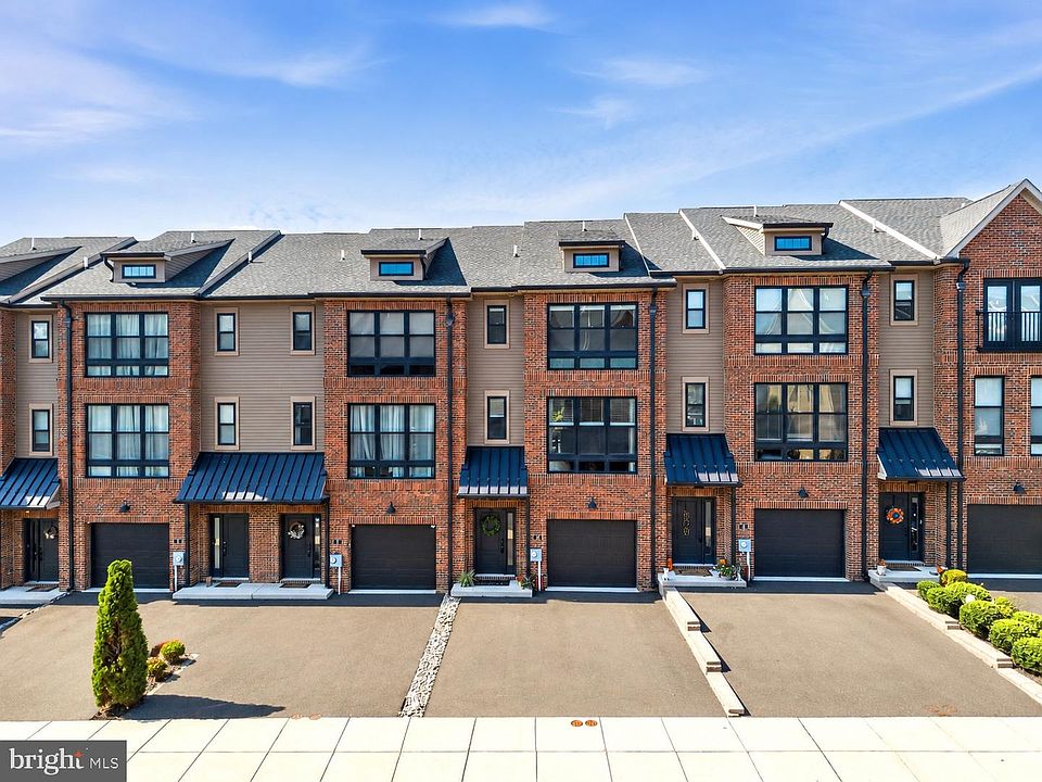 1st image of 10 Sienna Pl