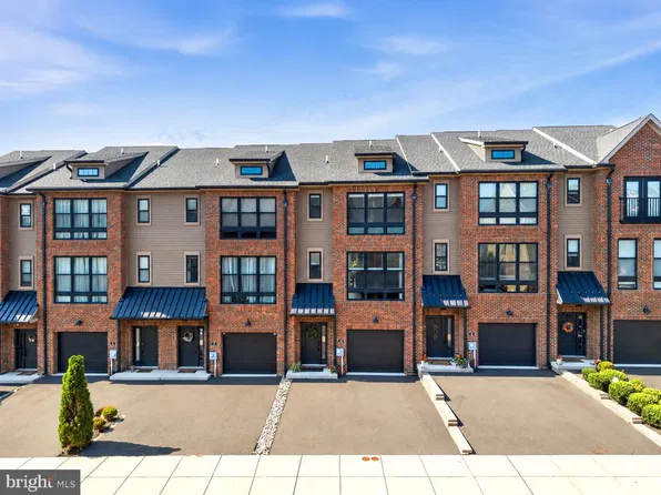 10 Sienna Pl, Feasterville, PA 19053