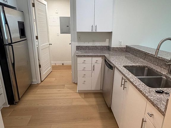 3rd image of 3338 Peachtree Rd NE APT 1106