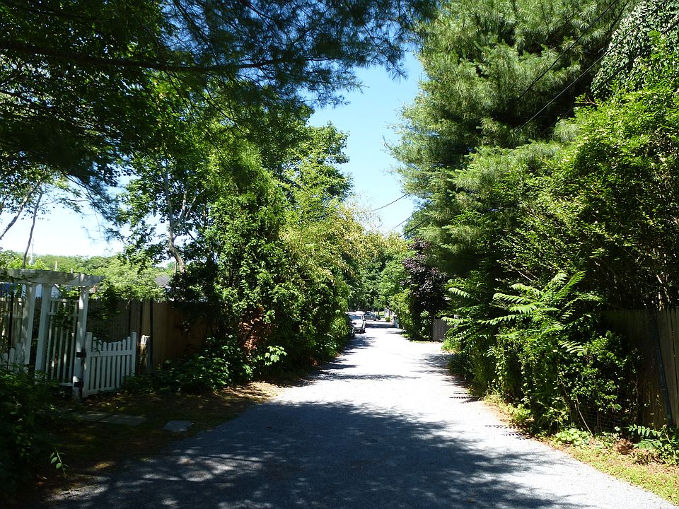 2nd image of 9 Willow Ln