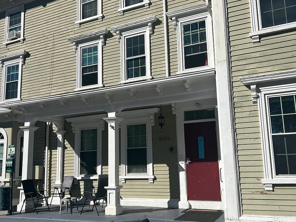 1621 Smith St #2