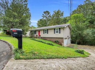 8002 Meadow Crest Ln, Hixson, TN 37343