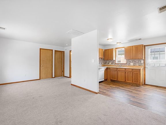 3rd image of 37 Susan Ln