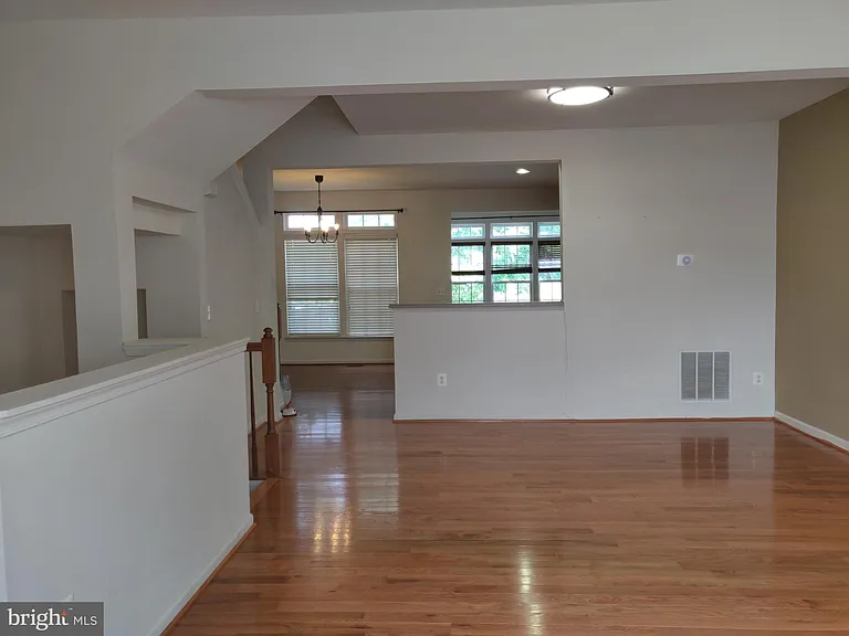 4638 Odessa Dr — Photo 9
