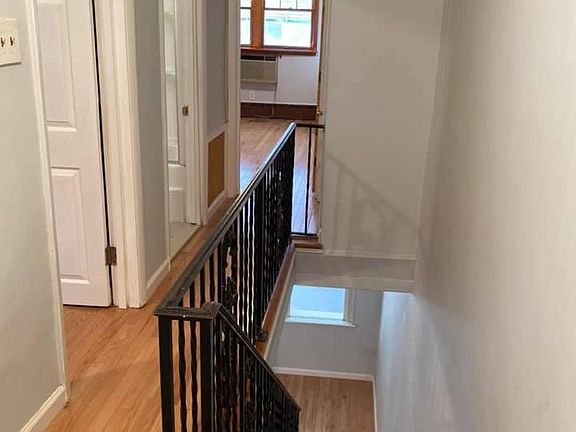 5th image of 2111 S Woodstock St
