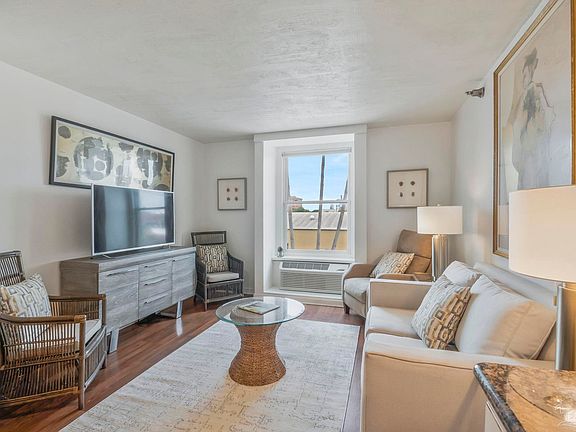 3rd image of 224 E Garden St APT 333