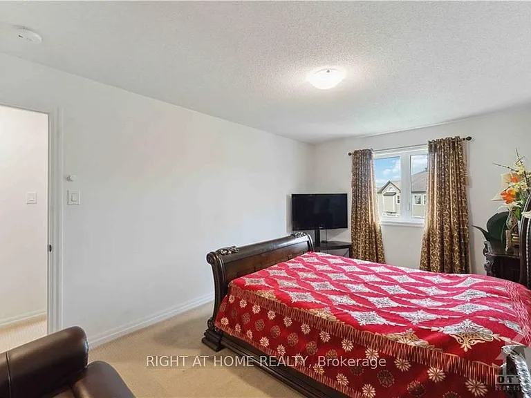 546 Peerless St — Photo 14