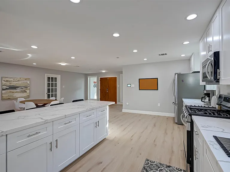 5522 Caversham Dr — Photo 3
