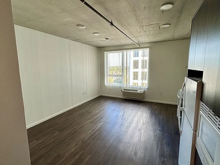 515 NE Holladay St — Photo 4