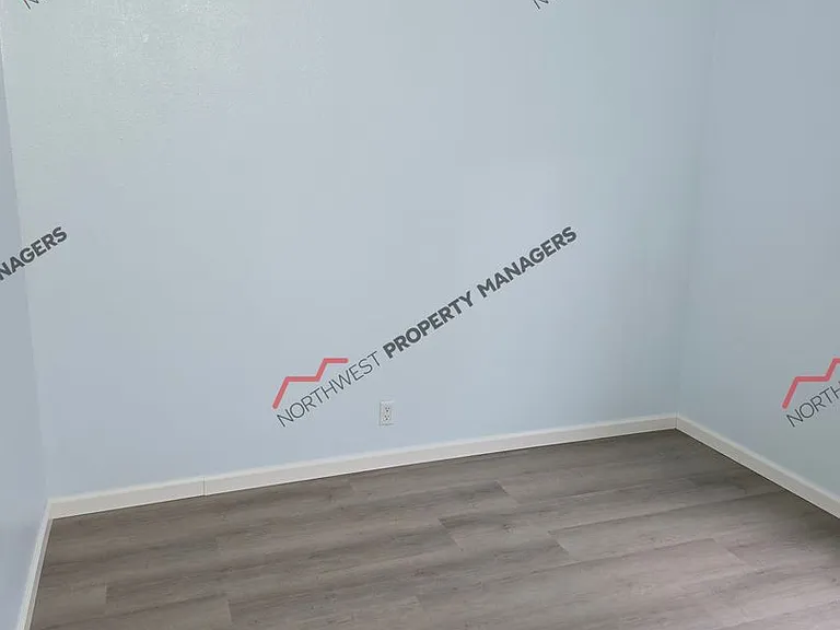 18415 Ivan St SW — Photo 13