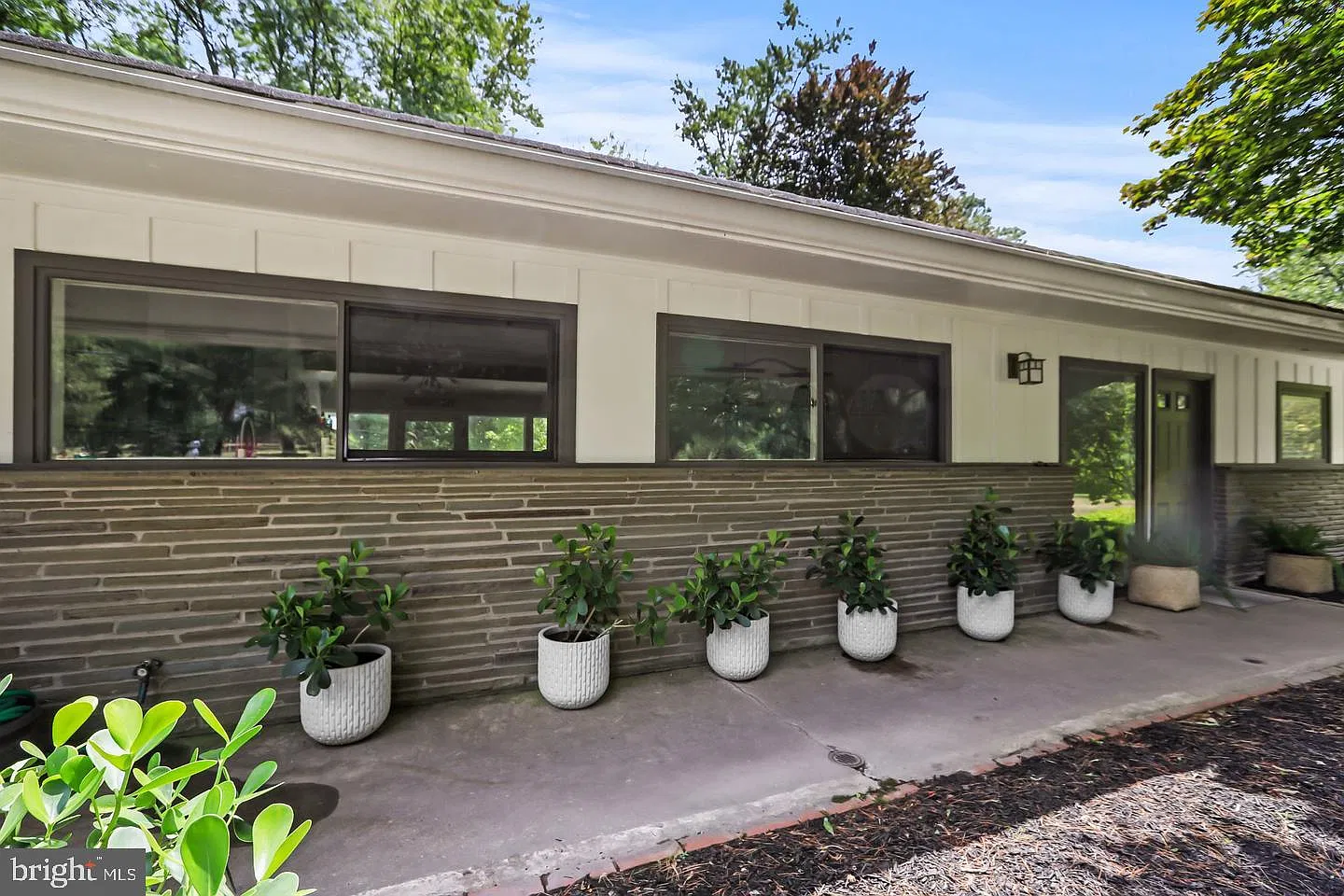 4 bed, 2.0 bath, 2088 sqft, $6,500 — Photo 3