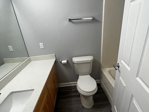 5th image of 1900 Euclid Ave #504