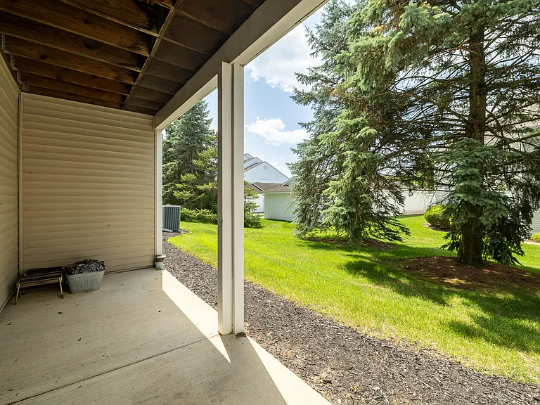 2906 N Knightsbridge Cir — Photo 5
