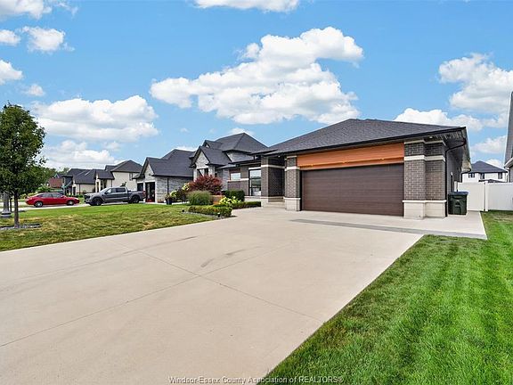 3rd image of 212 Rafih Cres