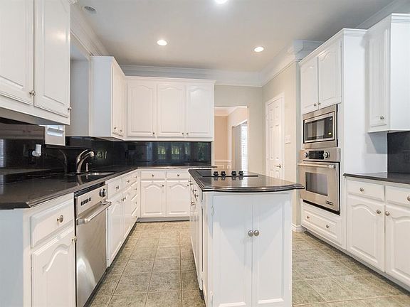 3rd image of 1614 Forest Bend Ln