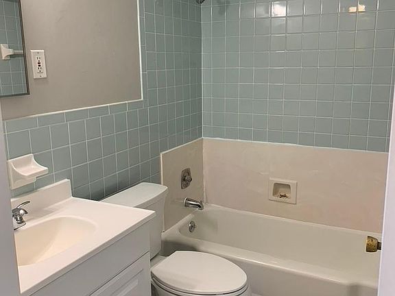 3rd image of 53 Heather Dr