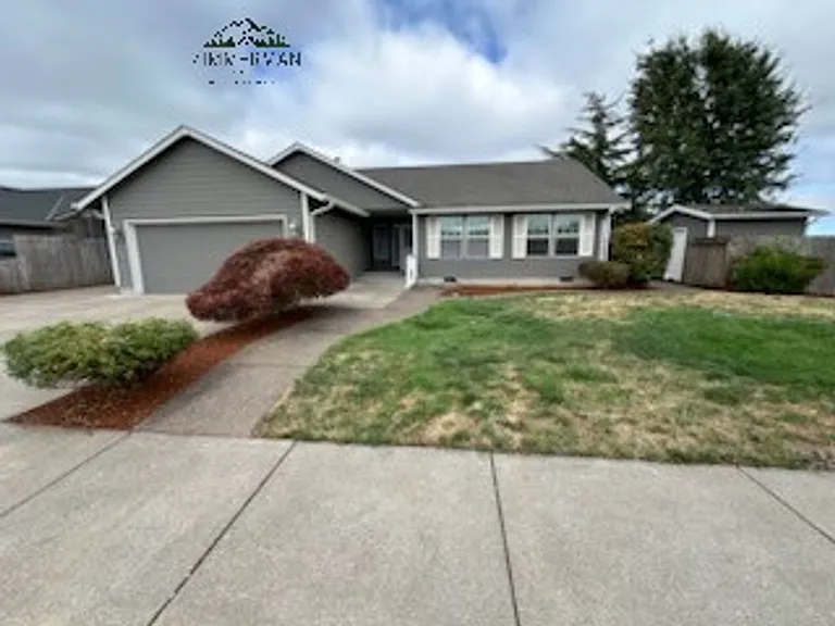 495 Emily Ln — Photo 1