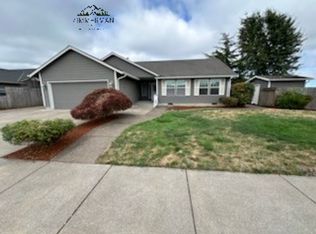 495 Emily Ln, Harrisburg, OR 97446
