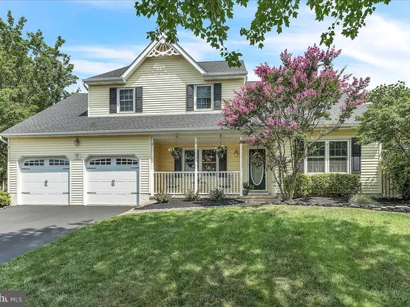 198 Greenbriar Ln, Newtown, PA 18940