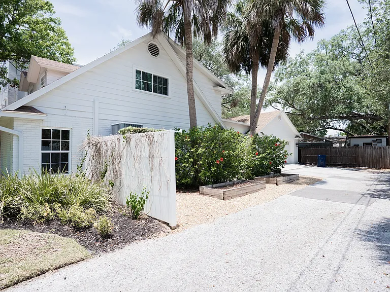4819 W San Miguel St — Photo 8