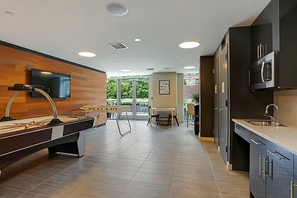 Rented by Red Apple Group | media 35