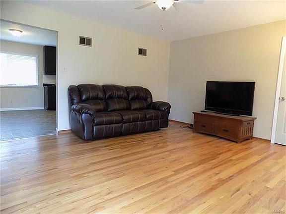 2nd image of 3808 Robert Ave